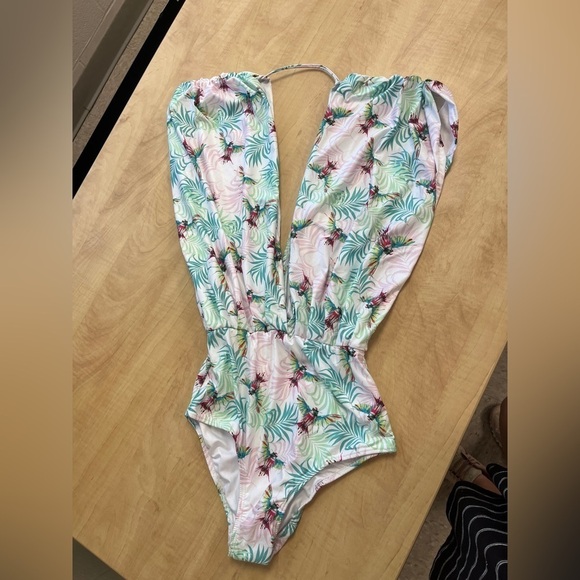 Agua Menta Plunging V-Neck One Piece Swimsuit - Picture 5 of 8